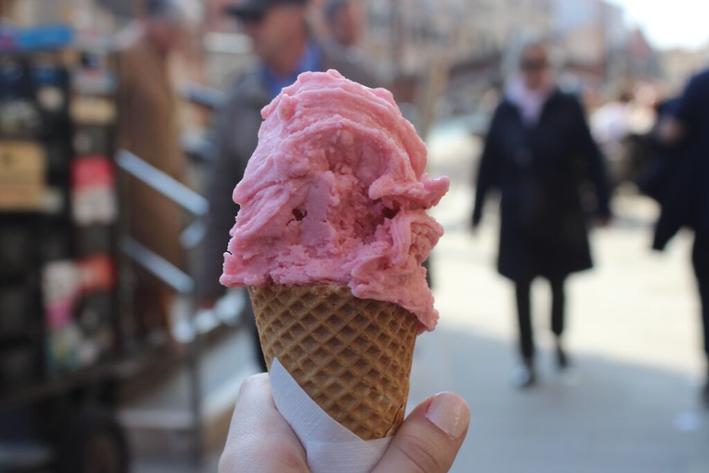 can dogs eat strawberry ice cream